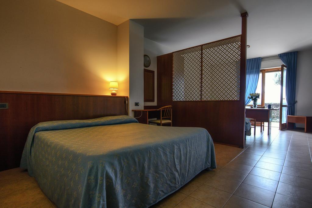 Hotel Ristorante Il Gabbiano Passignano sul Trasimeno Exterior photo